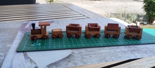 Hölzerne miniaturzug - hölzerne,