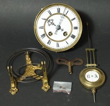Altes kleines uhrwerk wanduhr - uhrwerk,