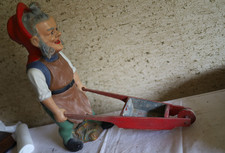 Großer Vintage Gartenzwerg mit Schubkarre , Keramik , 50 cm