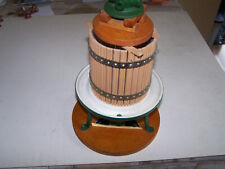 Weinpresse als Deko Handarbeit.