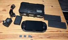 Sony PlayStation PS Vita Schwarz (PCH-1104) WiFi 3G mit Speicherkarten