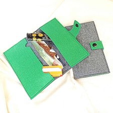 Tabaktasche Drehertasche Tabakbeutel,  viele Fächer, Filz grau grün, mit Knopf