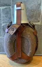 Feldflasche- 2. Weltkrieg-Trinkflasche mit Filzschutzmantel- Lederriemen-Becher