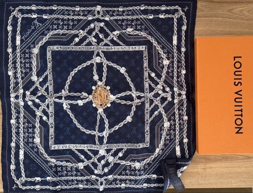Louis vuitton carre lv - louis,