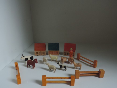 Tierfiguren,Häuser,Zaun,in