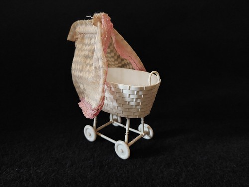 Alter puppenwagen aus - puppenwagen, plastik