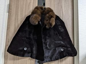 Geteilter nerz poncho mantel - poncho,