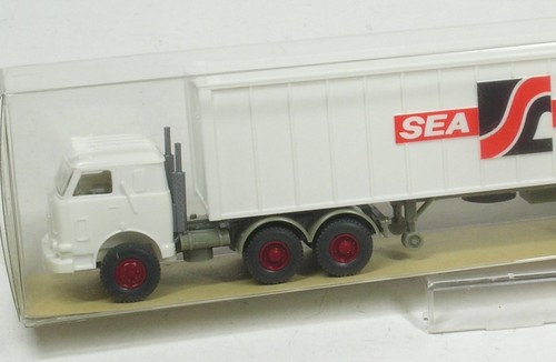 Mack 40 ft container - 40,
