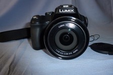 Panasonic LUMIX DMC-FZ72 16.1MP Digitalkamera 60x Opt. Zoom
