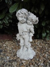 Steinfigur "Huckepack"