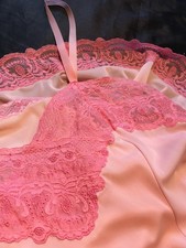 Nylon Perlon Unterrock Unterkleid Spitzen Negligee Nachtkleid rosa mit Schlitz