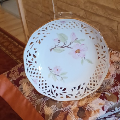 Durchbruchschale mit fuß - mit, fuß/