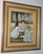 Frau liest mit Spaniel Hund