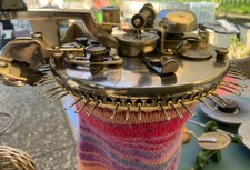 antike Sockenstrickmaschine