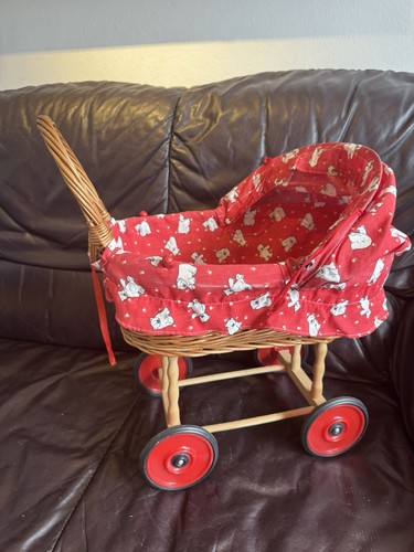 Nostalgischer puppenwagen aus - puppenwagen,