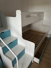 Hochbett / Etagenbett Kinderbett Weiß-Blau mit Stauraum und Treppe