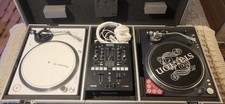 Oldskool DJ Setup Turntables