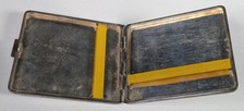  Versilbertes Zigaretten-Etui, mit Hersteller-Punze, Mitte 20. Jh. #BA744