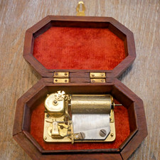 Spieluhr Holz Elefant