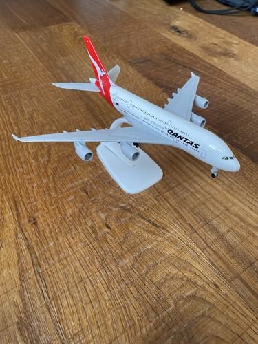 Airbus a380 quantas model - airbus,