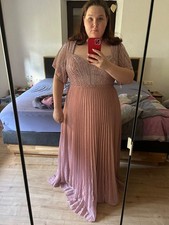 Ein boden langes kleid in