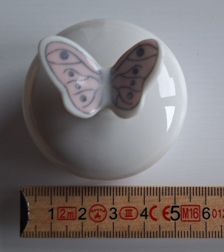 Pillendose mit schmetterling - mit,