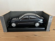 1:18 Kyosho Mercedes Benz E-Klasse Limousine - dunkelblau metallic - W211 - OVP