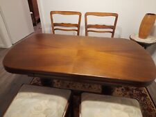 höhenverstellbaren Stubentisch mit 4 Stühlen