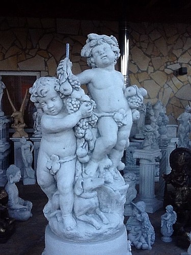 Steinfigur putten der - putten, "der