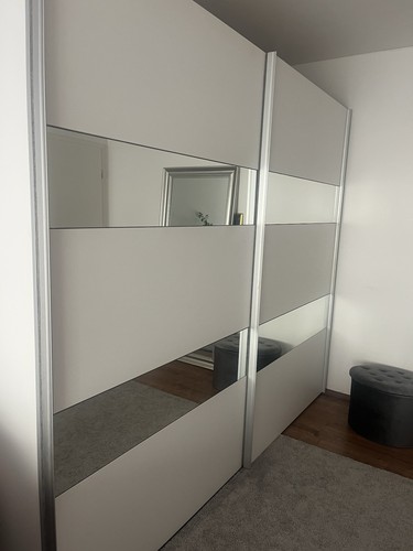 Kleiderschrank mit