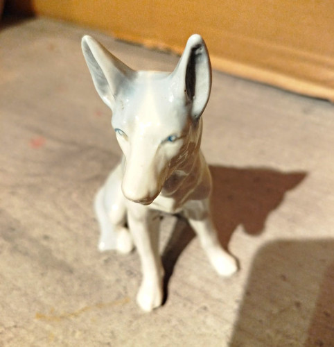 Porzellanfigur hund sitzend - porzellanfigur,
