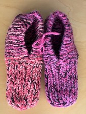 ?  1 Paar große Socken Hausschuhe / lila rosa schwarz orange / Handarbeit