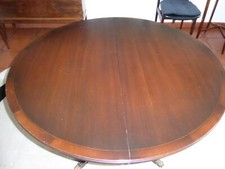 Esstisch Mahagoni antik,  rund d=122 cm,  2 Einlagen a. 50 cm mit 2 Fallbeinen