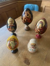 Altes russische Lackeier mit Ständer