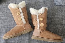 UGG Bailey Button Triplet Stiefel Gr. 38, braun, Wildleder,  Lammfell 