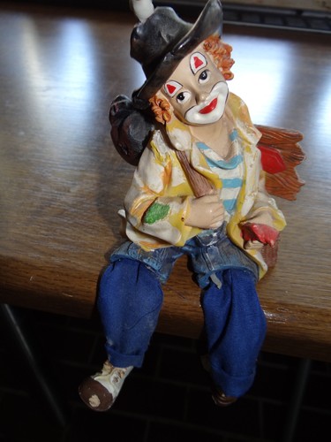 Clown figur sitzend mit - clown-figur,