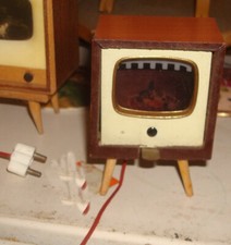 alter DDR Fernseher aus Holz für die Puppenstube