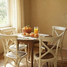 Cremefarbener Esszimmerstuhl