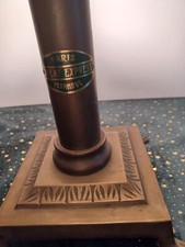 Ich biete diese Tischlampe zum Verkauf an , leider ist das Glas nicht original.