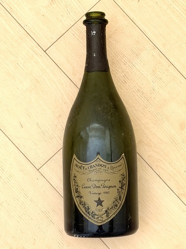 Leere flasche dom - dom, perignon