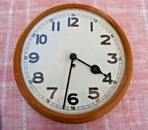 Sehr alte mechanische wanduhr - sehr,