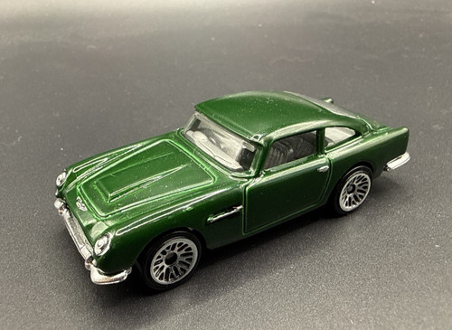 2014 hot wheels aston - 63,