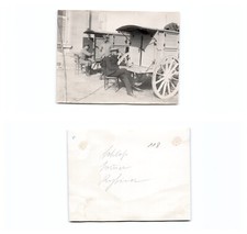 (b90906a118)   Gorze Feldapother Ryhiner vor seiunem Apothekenwagen , Foton