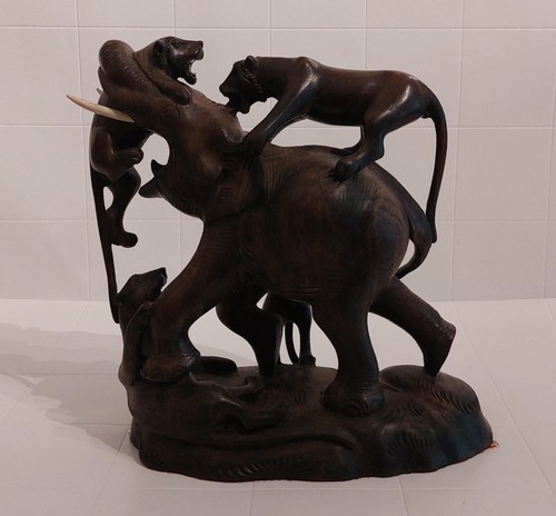 Große holzfigur elefant mit - große,