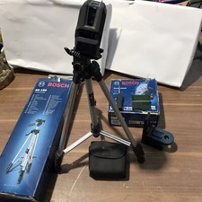 Bosch Kreuzlinienlaser mit Stativ BS150, und Magnetfuss RM10  Sehr Gut (U)