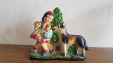 Alte Gartenfigur Gartenzwerg Rotkäppchen mit Wolf