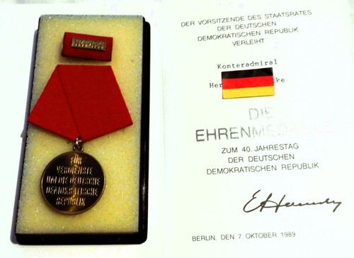 Ehrenmedaille und urkunde - ehrenmedaille,