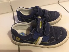 schicke Jungen Sneakers