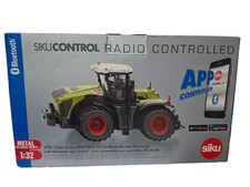 SIKU Claas Xerion 5000 Trac VC mit Bluetooh APP - Steuerung 1:32 Traktor (6791)