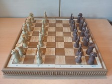 Schachspiel mit Figuren aus
